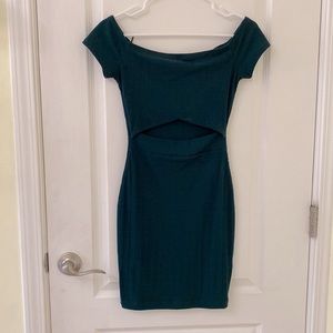 Beautiful Windsor dark green (evergreen) dress. Mid-drift cutout. Size small